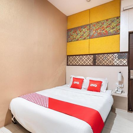 Super Oyo Flagship 91863 Metro House Hotel Surabaia Exterior foto