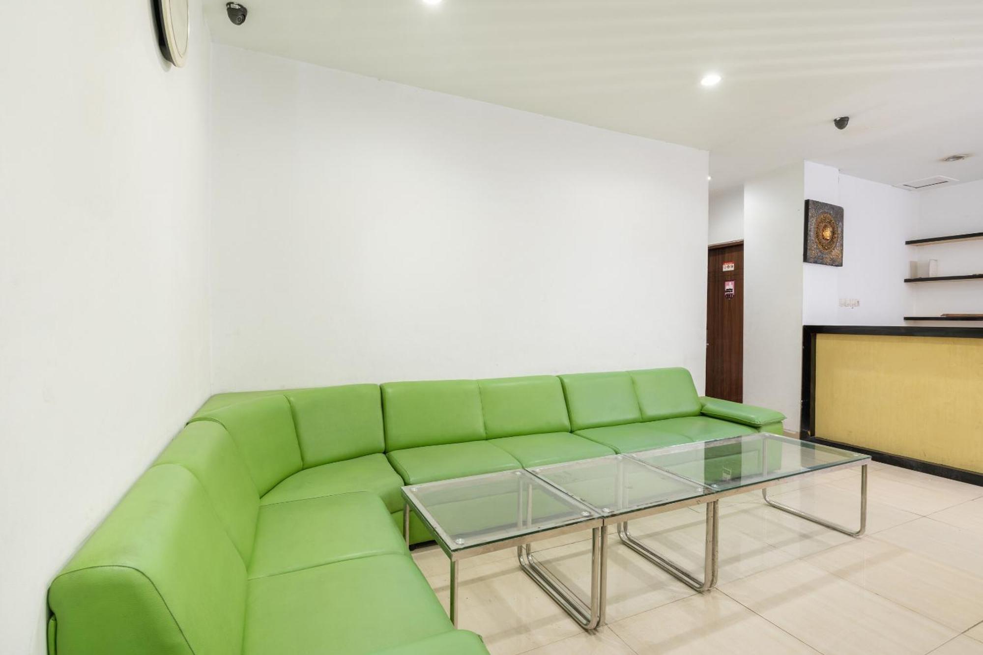 Super Oyo Flagship 91863 Metro House Hotel Surabaia Exterior foto