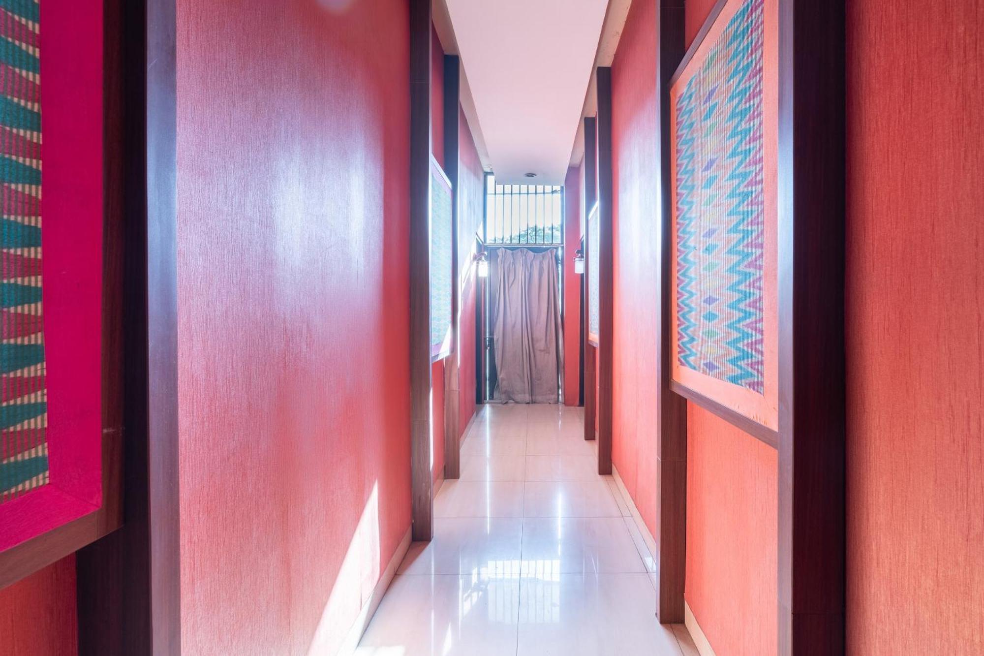Super Oyo Flagship 91863 Metro House Hotel Surabaia Exterior foto