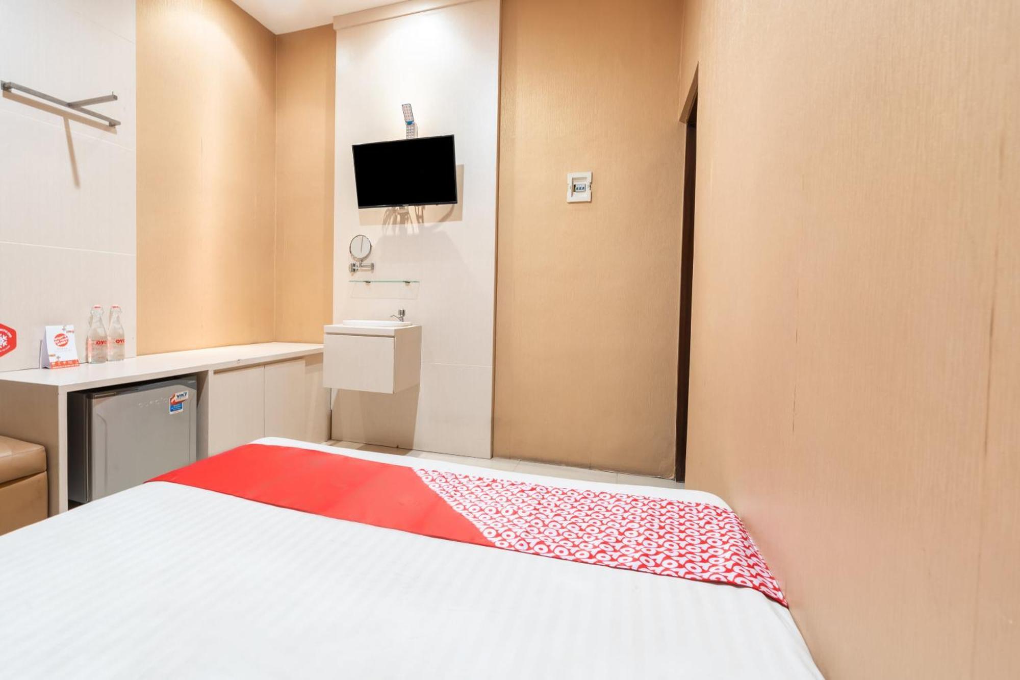 Super Oyo Flagship 91863 Metro House Hotel Surabaia Exterior foto